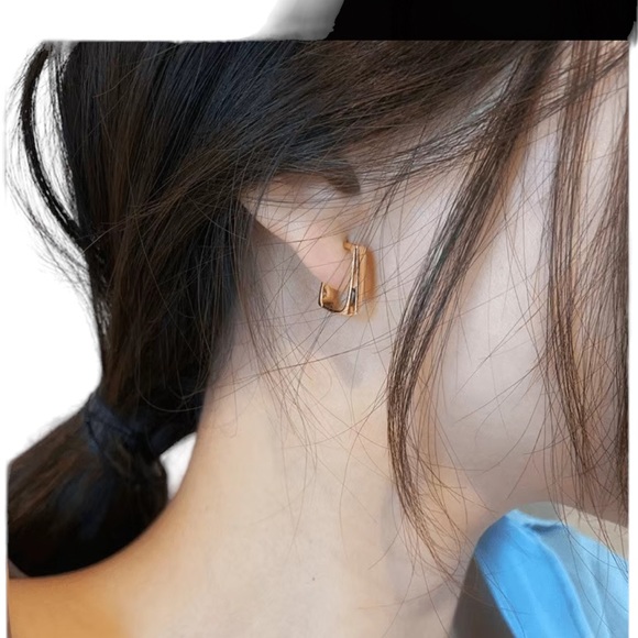 14K Gold Plated Minimalist Square Hoop Earrings - Picture 5 of 6